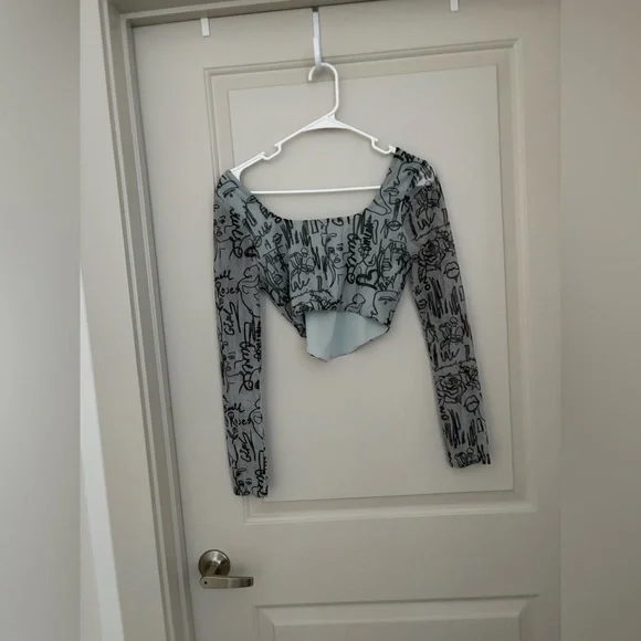 superdown White Mesh Long-Sleeve Graphic Crop Top - Picture 3 of 6